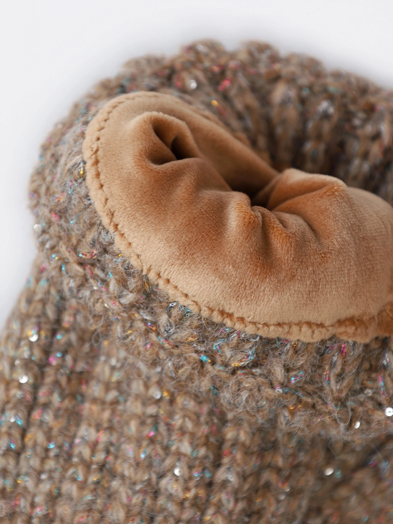 Шапка-бини с люрексом и мелкими пайетками с отворотом в ассортименте